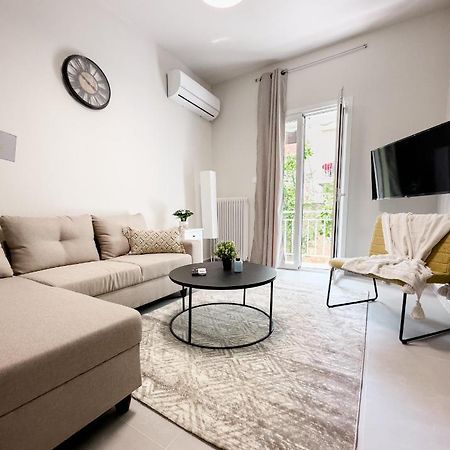 Metro Chic Haven: Modernized Urban Studio Near The Tram Афины Экстерьер фото