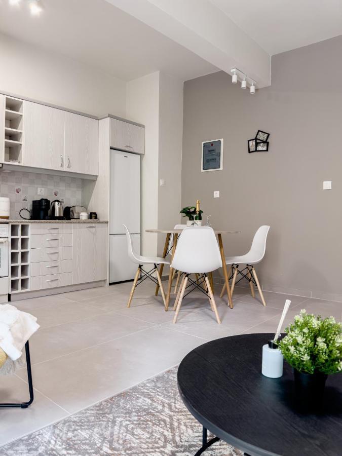 Metro Chic Haven: Modernized Urban Studio Near The Tram Афины Экстерьер фото
