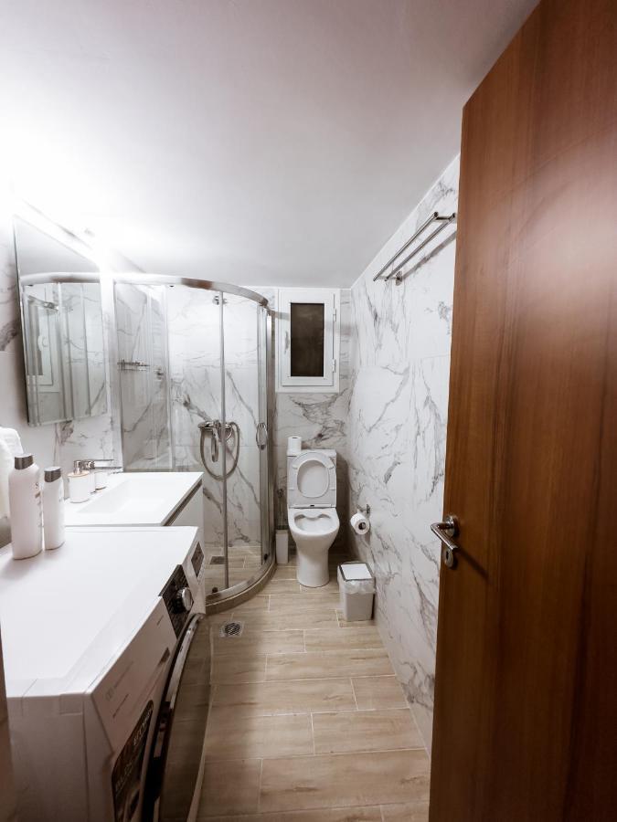 Metro Chic Haven: Modernized Urban Studio Near The Tram Афины Экстерьер фото