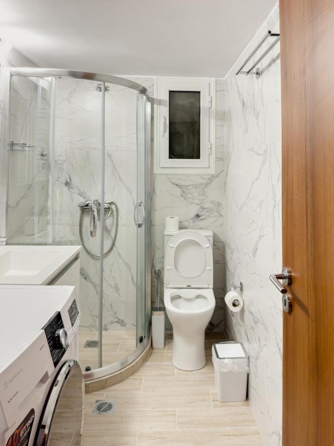 Metro Chic Haven: Modernized Urban Studio Near The Tram Афины Экстерьер фото