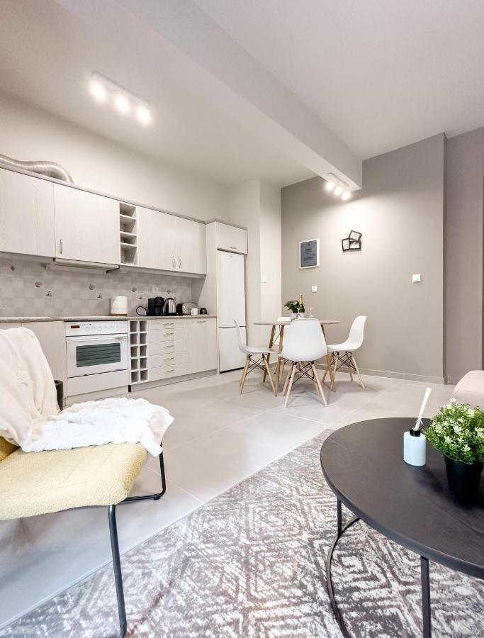 Metro Chic Haven: Modernized Urban Studio Near The Tram Афины Экстерьер фото