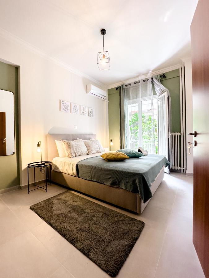 Metro Chic Haven: Modernized Urban Studio Near The Tram Афины Экстерьер фото