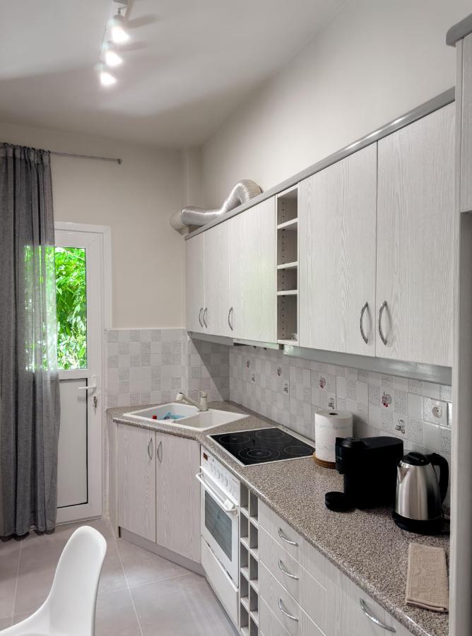 Metro Chic Haven: Modernized Urban Studio Near The Tram Афины Экстерьер фото